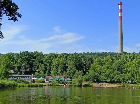 Koupaliště Motol: U přírodního plavání v rybníku vznikne moderní wellnes