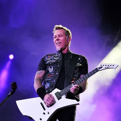 Metallica live in 2040 be like..