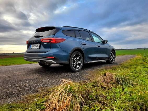 Ford Focus 1.0 EcoBoost kombi. Potěší v každé situaci - Autaprozeny.cz