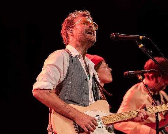 Music photos — Tom Dumont