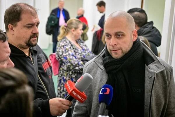 Bývalý policista se přiznal k napadení dívek před klubem na Smíchově