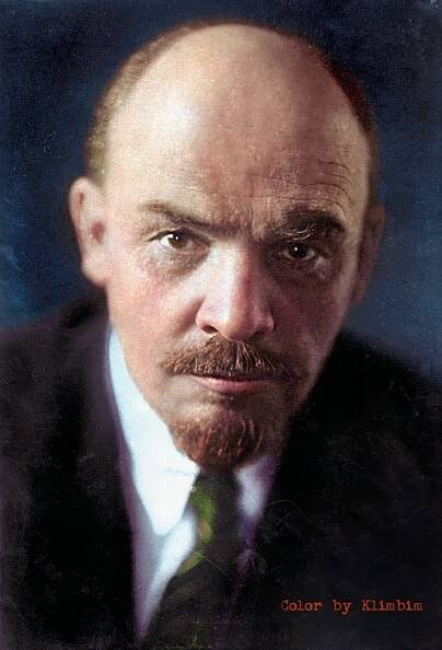 Lenin na kolorovaných fotkách: Parlament je žvanírna a kapitalisty pověsíme, říkával