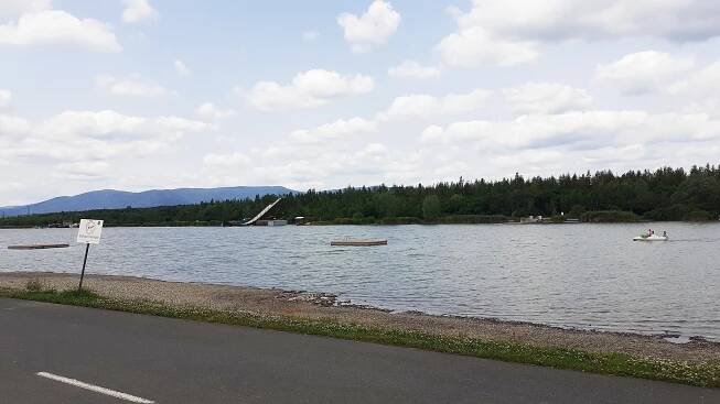 FOTO: Jezero Matylda nabídne nové občerstvení. Podobá se tomu u jezera Most