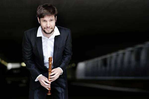 Musikalische Eindrücke bietet der Blockflötenvirtuose Stefan Temmingh am 2. Juli auf Schloss Höchstädt. Bildnachweis: Harald Hoffmann