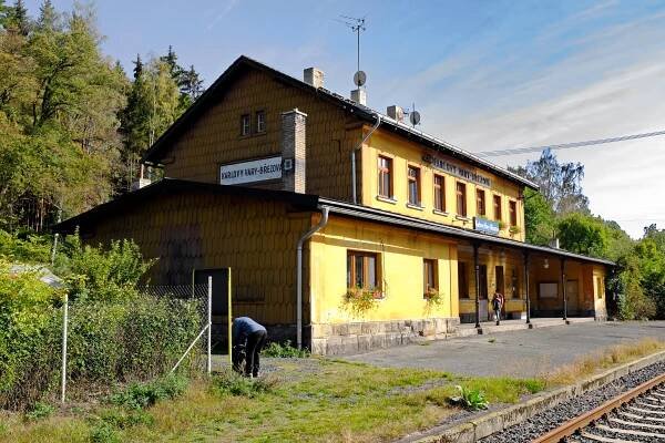 Soubor:Březová vlaková zastávka září 2019 (2).jpg – Wikipedie