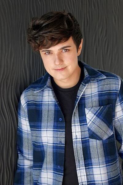Zach Aguilar - Wikipedia