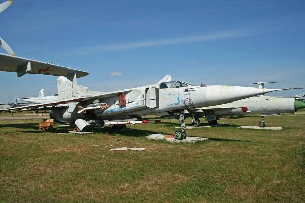 Soubor:Mikoyan MiG-23 prototype 231 blue (10041354336).jpg