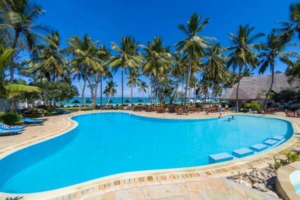 Bazén v ubytování Diani Sea Lodge - All Inclusive nebo v jeho okolí