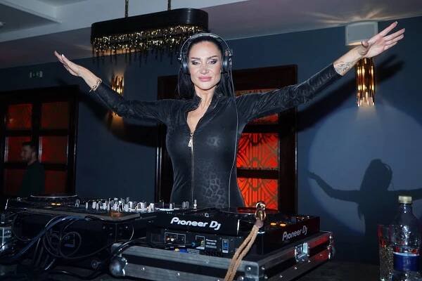 Na akci vystoupila také DJ Andrea Pomeje.