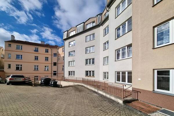 Prodej bytu 2+1, 62 m², Karlovy Vary, ul. nám. V. Řezáče - Vladimír Růžička - realitní makléř pro Karlovy Vary, Sokolov