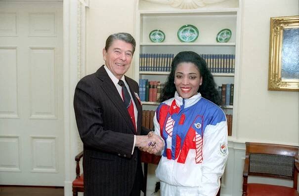 File:Florence Griffith Joyner.jpg - Wikimedia Commons