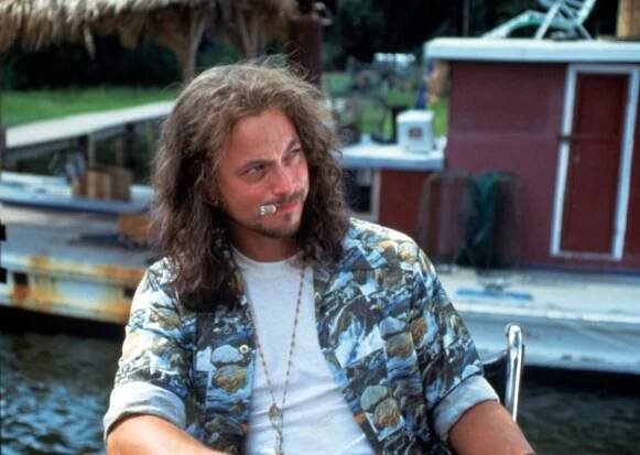 Gary Sinise plays Lt. Dan Taylor, Gump's platoon leader, and later, friend. 