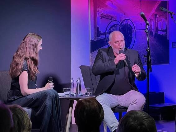 Talkshow Na tři s Mirkou nabídla smích, písničky i silné příběhy