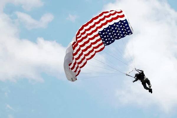 Stíhačky na Bílým domem a obří ohňostroj. Trump slíbil na Den nezávislosti Američanům Mars