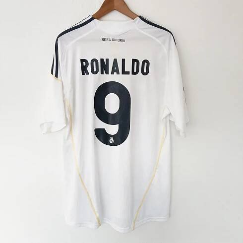 Ronaldo-Real-Madrid-2009-2010-home-shirt