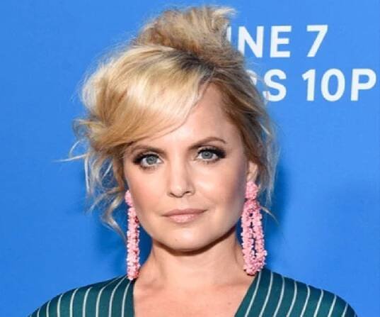 Mena Suvari Biography - Facts, Childhood, Family Life & Achievements