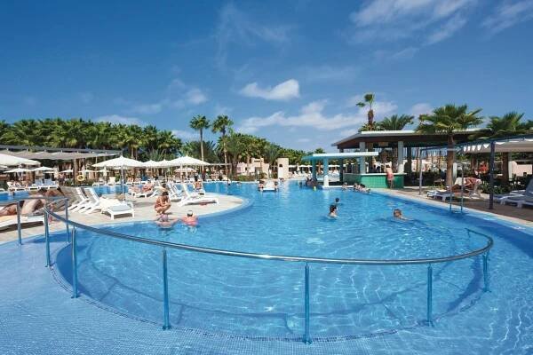 Bazén v ubytování Hotel Riu Cabo Verde - Adults Only - All Inclusive nebo v jeho okolí