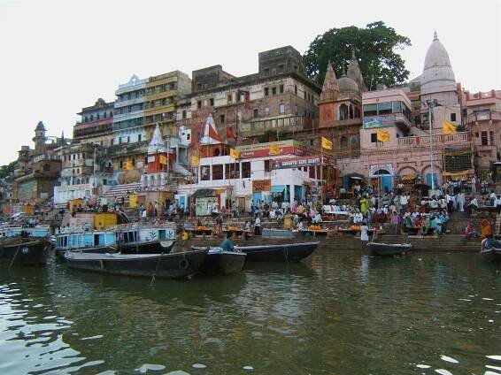Soubor:Dahsashvamedha ghat in Varanasi 2007.JPG