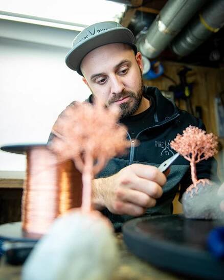 UPDATE! 🚨

My Wire Tree Art Class at @brewery_silvaticus on Sunday July 25 is officially SOLD OUT.

My Copper Soldering 101 class at @tinkerhausdotorg on July 28 is officially SOLD OUT. 

There are only 8 spots left in my Wire Tree Art Class at @riv