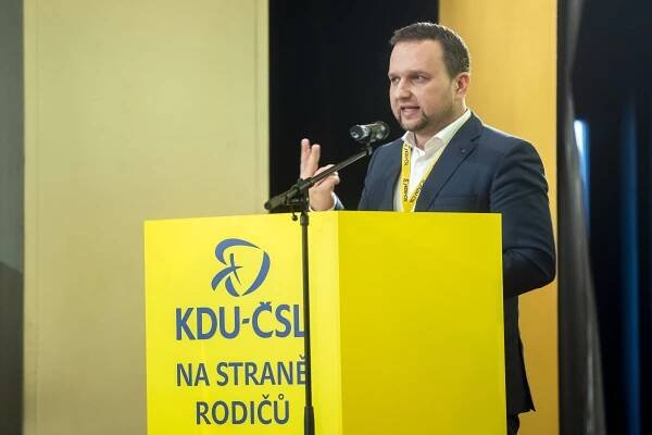 Kandidát na předsedu KDU-ČSL Marian Jurečka upozornil na dva „velké balvany“, které lidovce tíží a stahují...