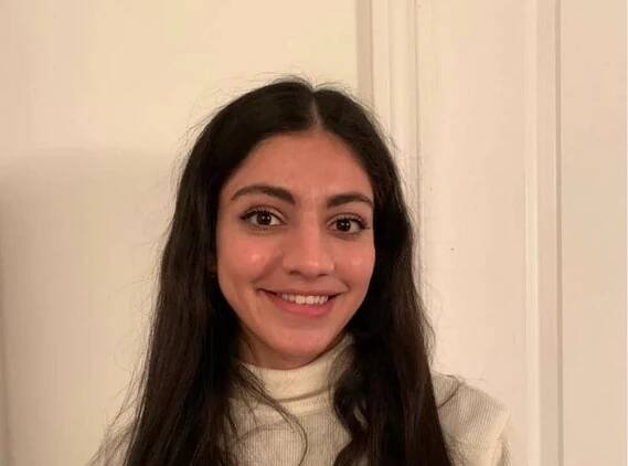 Headshot Simrana Kaura, pohledávky v jazykové škole BLI.