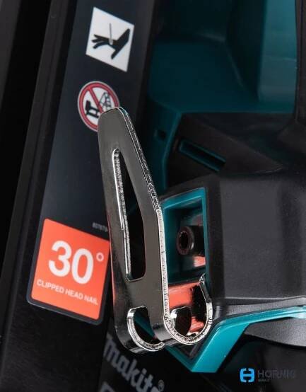MAKITA DBN900ZK aku hřebíkovačka 18V LXT, 50-90mm, bez baterie