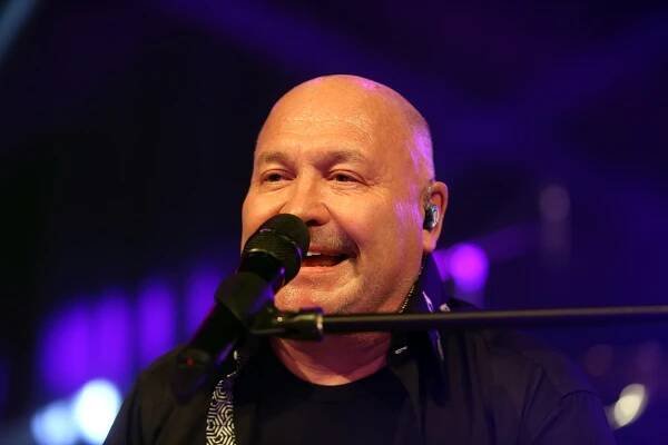 VIDEO: Jako v devadesátkách. Hitmaker Michal David roztančil vsetínský kulturák