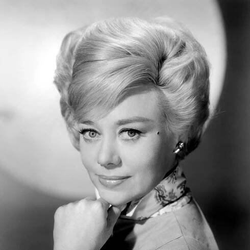 Glynis Johns, a Tony Winner and Actress in ‘Mary Poppins,’ Dies at 100