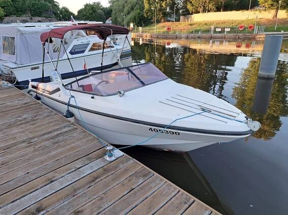 Půjčovna lodí – Machart Marine – Servis a prodej lodí a motorů