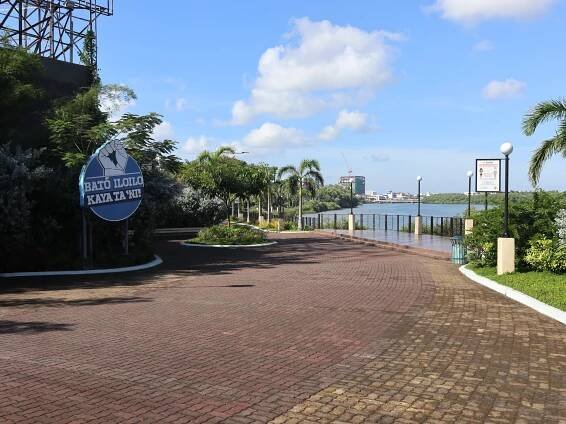 Iloilo River Esplanade