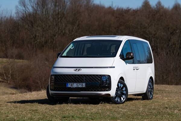 Sci-fi dodávka Hyundai nově bez dieselu. Co to Starii přineslo a o co přišla?