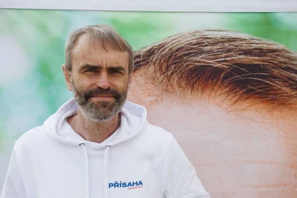 Šlachtova Přísaha poslala 18 milionů za kampaň firmě, která sídlí v domě jejího místopředsedy