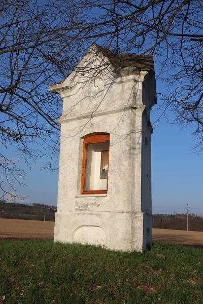 Soubor:Overview of wayside chapel near Budkov, Třebíč District.jpg
