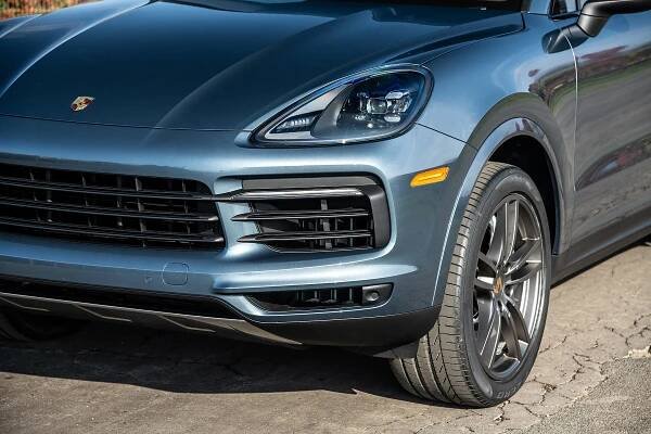 message-editor%2F1545978402848-porsche_cayenne_biscay_blue_metallic_044.jpg