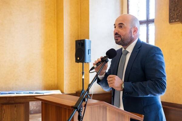 Primátor města Plzně Roman Zarzycký a radní pro oblast podpory sportu, mládeže a tělovýchovy Tomáš Morávek přijali tento týden v obřadní síni plzeňské radnice zástupce sportovních akademií, těch stávajících i nových. Akademie se věnují péči o sportovní talenty nejen z Plzně, ale celého Plzeňského kraje. (foto: R. Muchka, 10.3.2025)