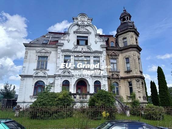 Prodej historické vily z 19. století se šesti bytovými jednotkami a rozlehlou zahradou, obrázek č. 1