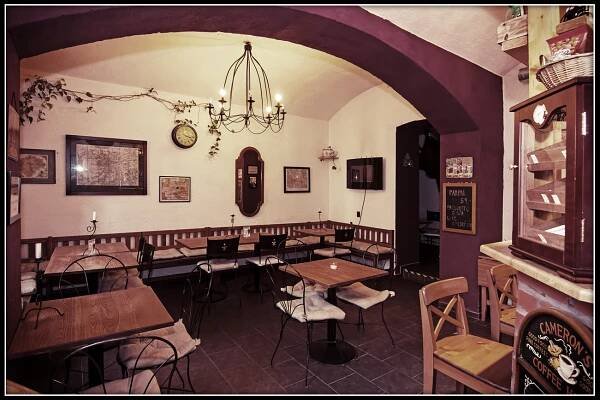 VINÁRNA A KAVÁRNA KORUNNÍ 105 - PRAHA