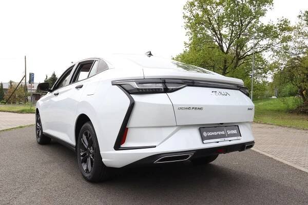 Dongfeng Shine: Číňan s evropskými rysy a s cenou, která je velmi nízko