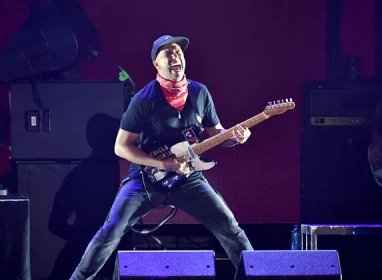 Tom Morello Accidentally Tackled During Rage Against the Machine Show