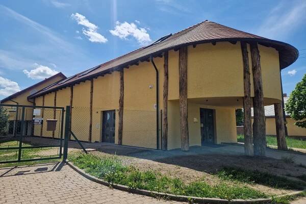 Výlety do doby kamenné nabízí návštěva archeoparku ve Všestarech