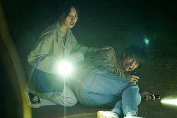 Bo-ra Kim - The Ghost Station - Z filmu