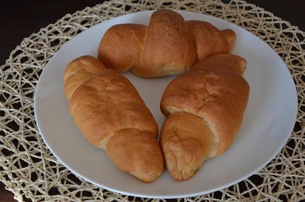 Recept: Špaldové rohlíky z domácí pekárny
