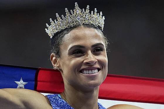 Americká atletka Sydney McLaughlinová-Levroneová se stala královnou, když...