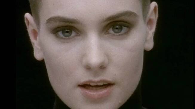 Irská legenda Sinéad O’Connor se nebála říkat nahlas nepříjemnou, až kontroverzní pravdu. Svět ji za to miloval i nenáviděl