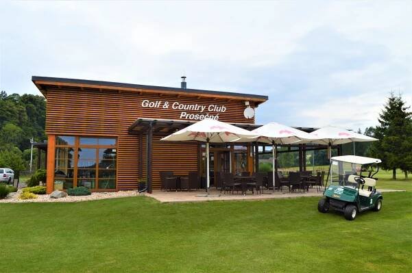 Golf & Country Club Prosečné - Golf pro každého! Přijďte si zahrát golf na hřiště nedaleko Vrchlabí! Nabízíme prostředí
