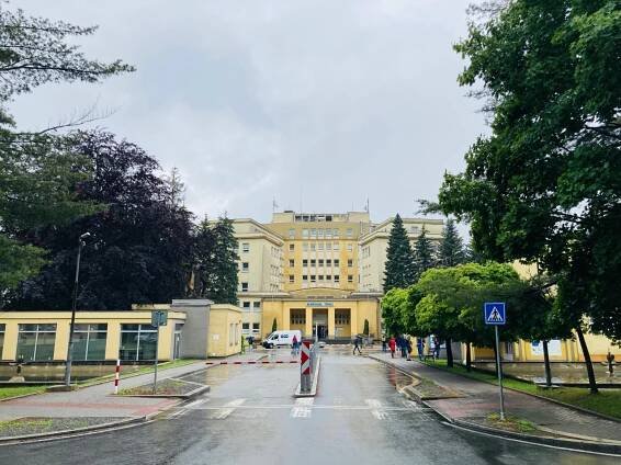 Střelba v třinecké nemocnici: Policisté zveřejnili podrobnosti, muže obvinili
