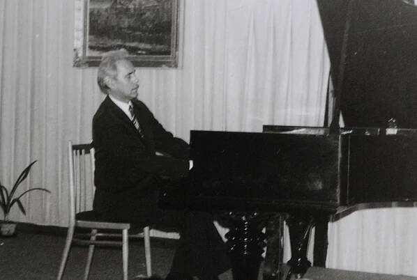 Krumlovská osmdesátá. Vernisáže, koncerty, nová Horní Brána či spartakiáda 1985