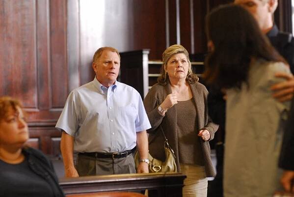 Patty Hewes - nebezpečná advokátka - Za všechno může oběť - Z filmu - Gordon Clapp, Debra Monk