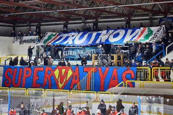 Charitativní derby: radost Draků v prodloužení a 70 tisíc pro Matyáška | Trutnovinky