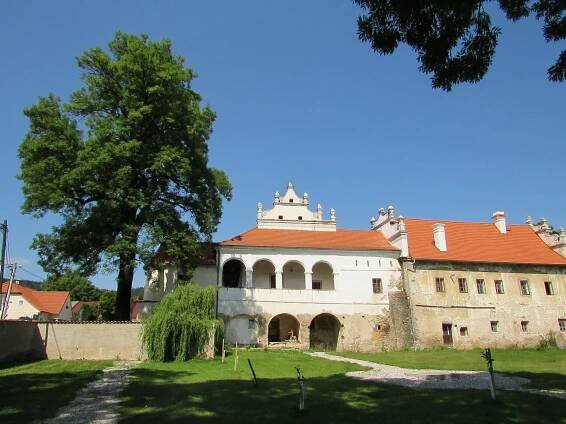 Letní pobyt na zámku pro 2–3 osoby se zahradou a s možností prohlídky